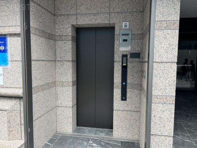 M Crest エントランス