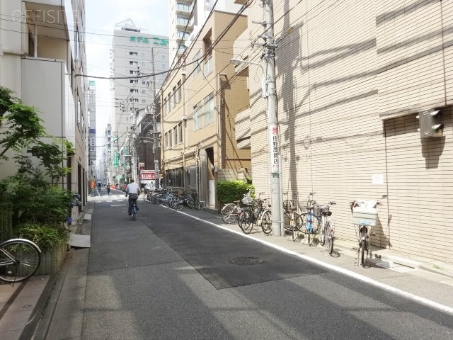 MRビル ビル前面道路