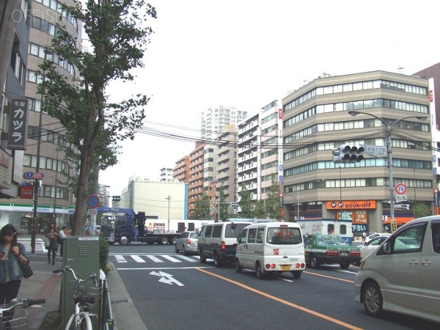 平森ビル ビル前面道路