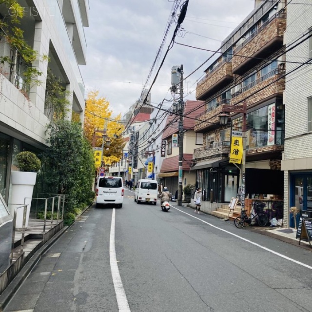 神山フォレストビル ビル前面道路