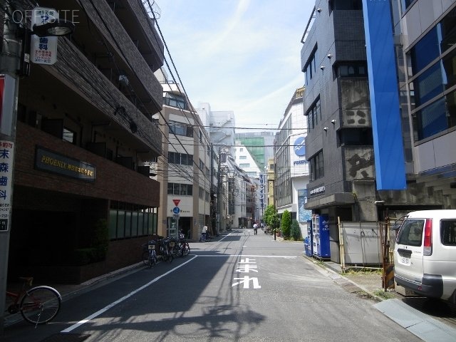 保科ビル新館 ビル前面道路