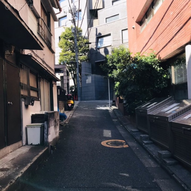 ベル赤坂 ビル前面道路