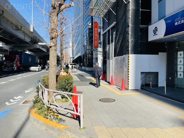 UF東上野ビル　前面歩道