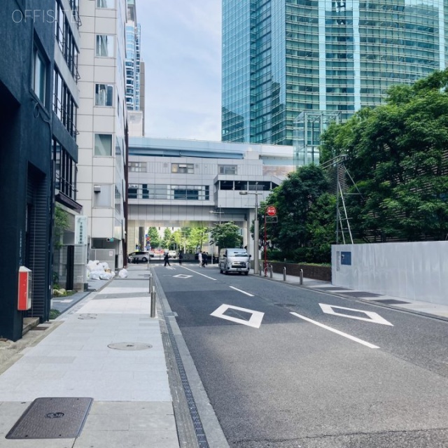 布福ビル ビル前面道路