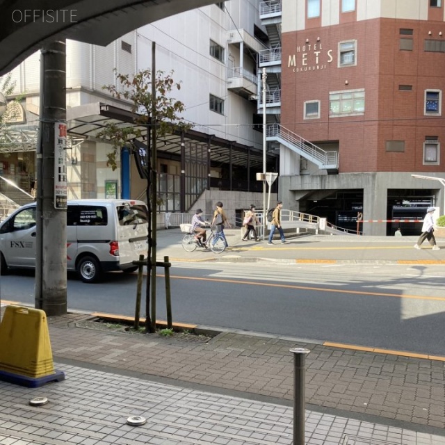 米沢ビル ビル前面道路