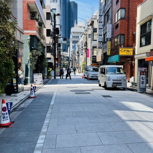 日本橋鮒佐ビル ビル前面道路