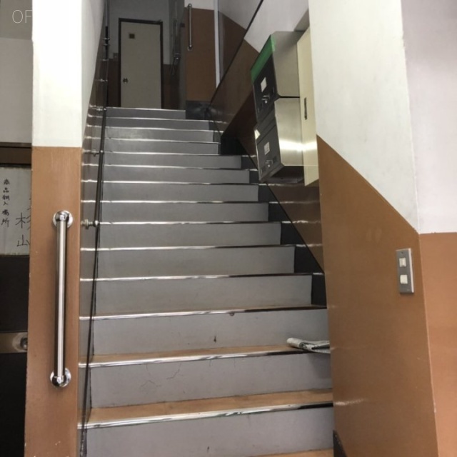 杉山ビル エントランス