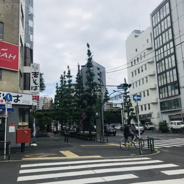 神宮外苑ビル ビル前面道路