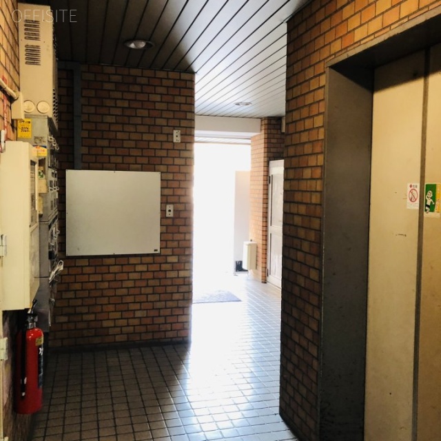 篠原ビル エントランス