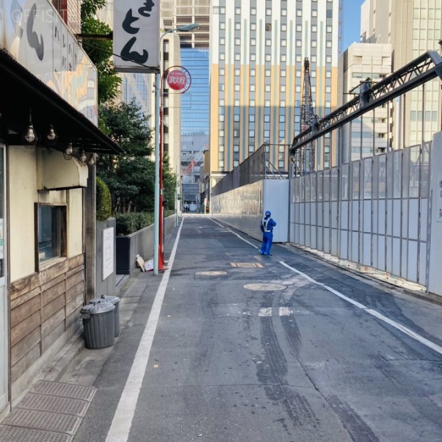 三津和ビル ビル前面道路