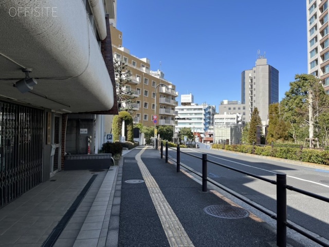 ライオンズマンション赤坂 前面道路。薬研坂