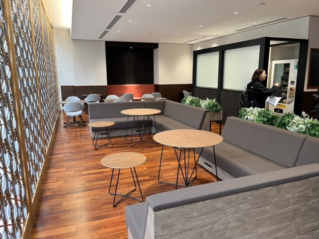 明治薬科大学剛堂会館 エントランス