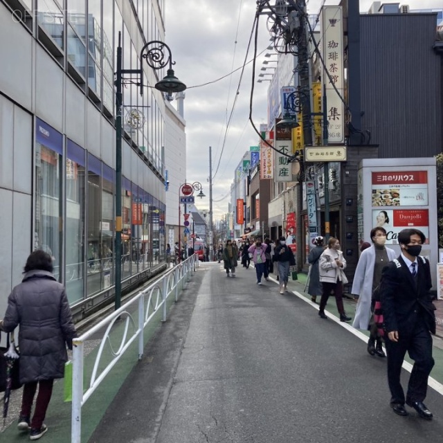 MILCHE自由が丘 ビル前面道路