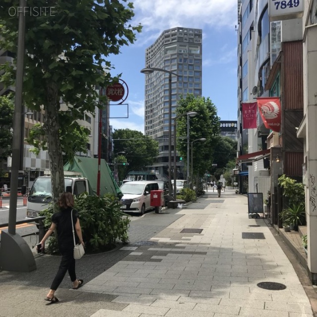 桑野ビル ビル前面道路