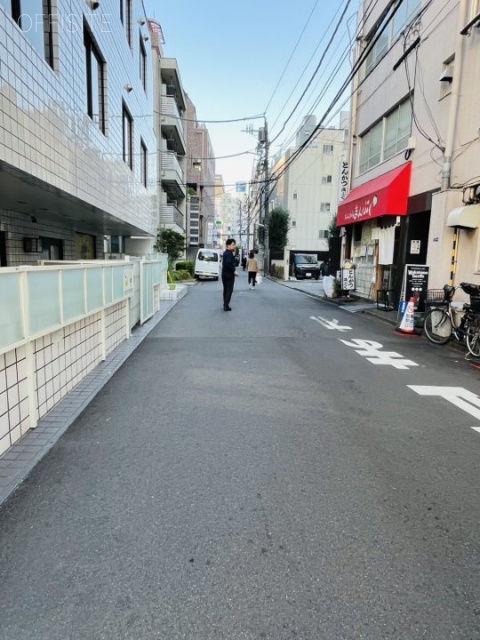 VORT西新宿 前面道路