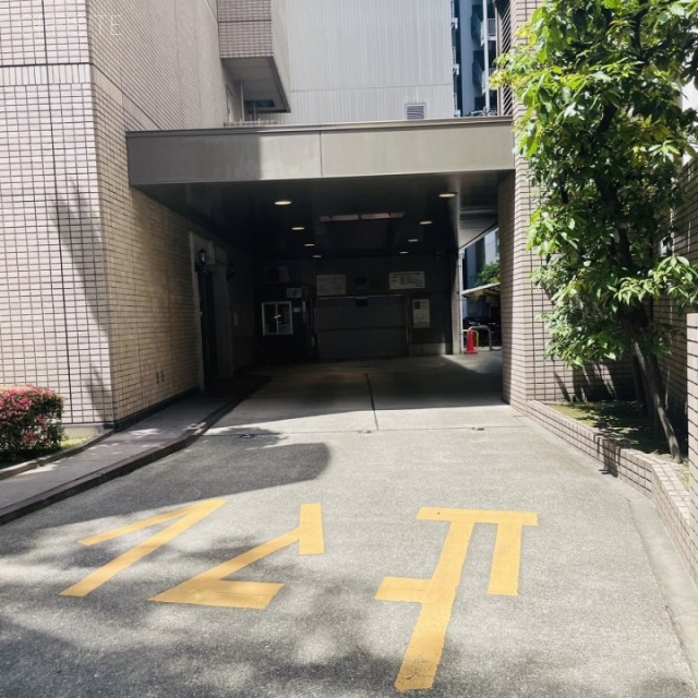 名古屋大同生命ビル　駐車場出入口