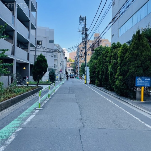 新宿スクエアビル 前面道路