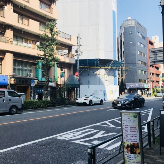 恵比寿リバストーンハイム ビル前面道路