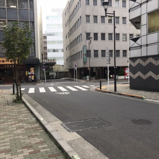 岩崎ビル ビル前面道路