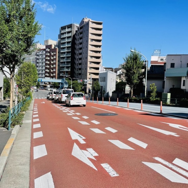 新宿富久町一棟ビル 前面道路