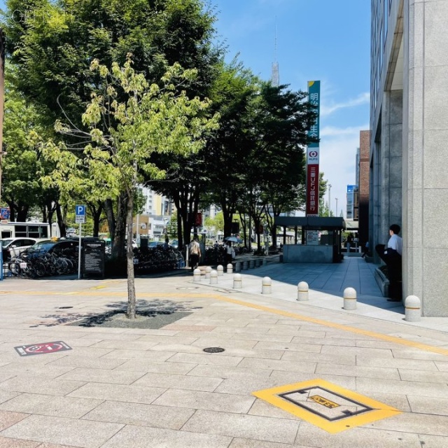 明治安田生命名古屋ビル 前面歩道