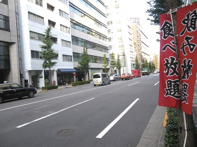 甲東ビル ビル前面道路