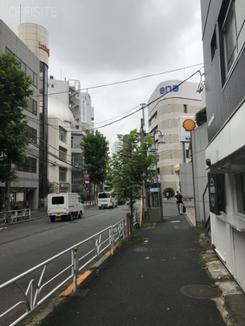 TS代々木アネックス ビル前面道路