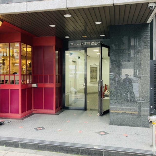 GINZA ONEビル オフィス出入口