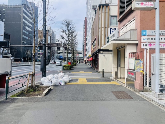 清水ビル 前面歩道