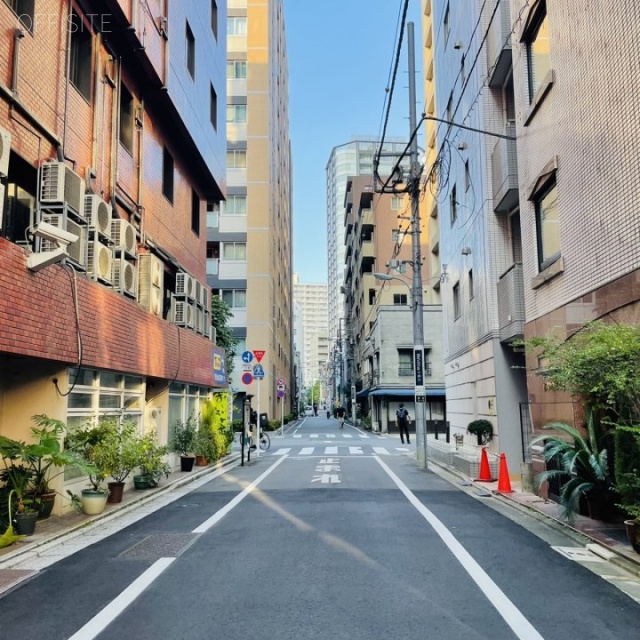 華立ビル 前面道路