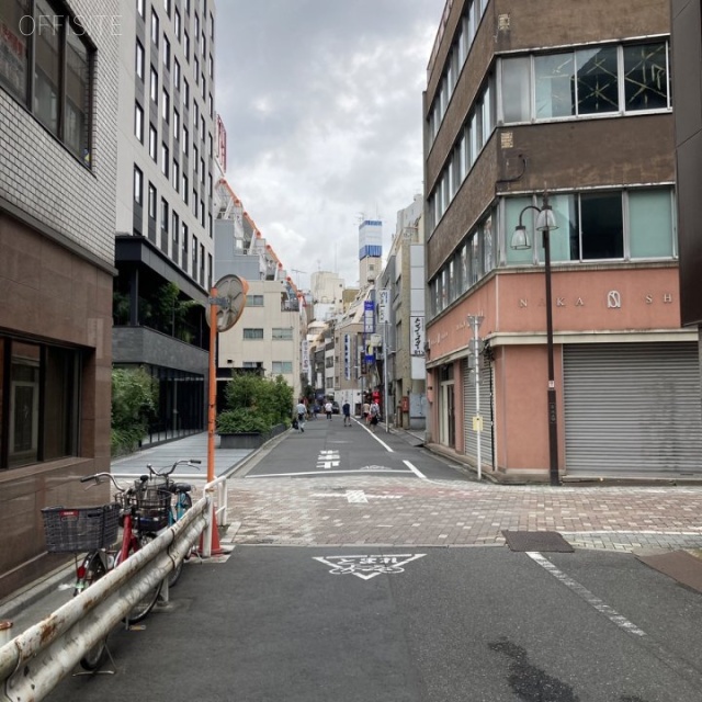 宮島ビル ビル前面道路