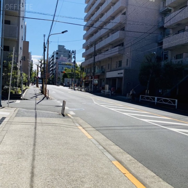 ノイエヤマザキ ビル前面道路