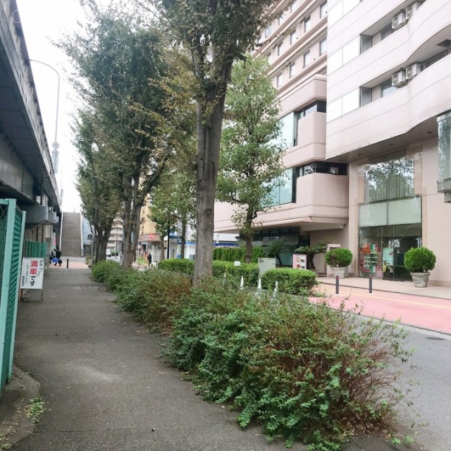 新横浜フジビューホテル ビル前面道路