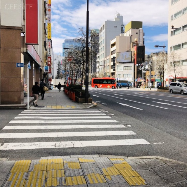 共同ビル小伝馬町駅前 ビル前面道路