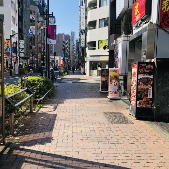 TISビル ビル前面道路