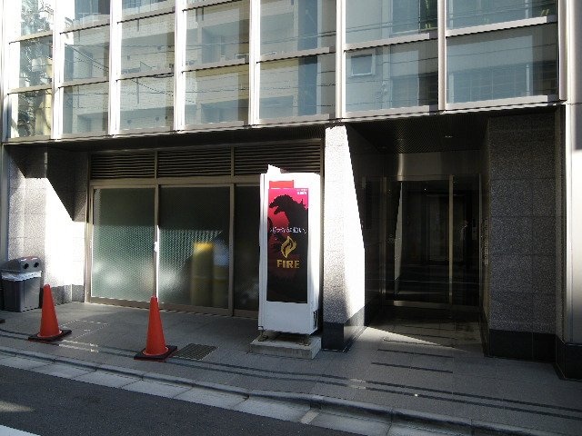 丸栄ビル エントランス
