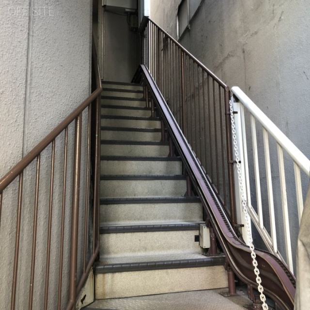 新橋アオヤギビル 階段
