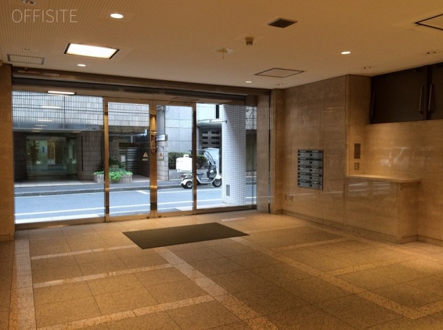 ユニゾ西新橋三丁目ビル エントランスホール