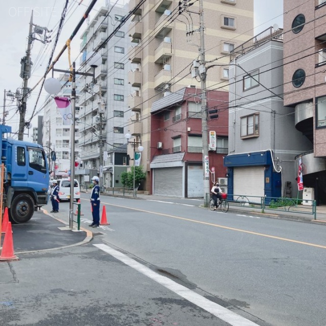 金子ビル ビル前面道路