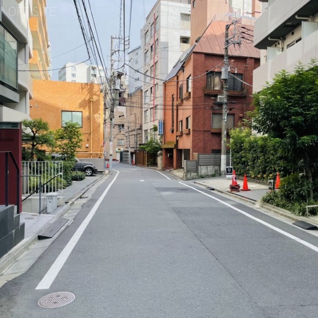 アザブビルディングNo.3　ビル前面道路