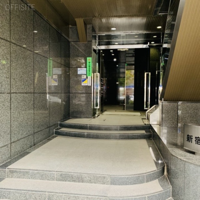 新宿小川ビル オフィスビル出入口
