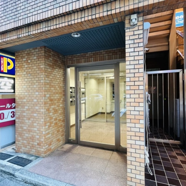 麹町ホームズ オフィス出入口
