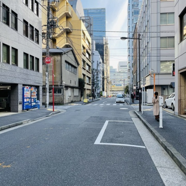 名古路ビル本館 ビル前面道路