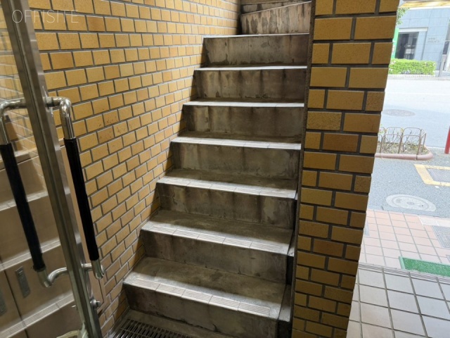 熊谷ビル　階段