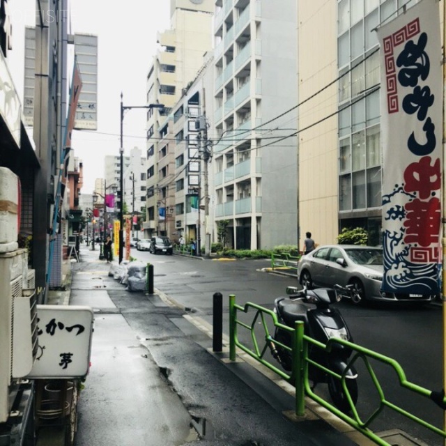 鈴藤ビル ビル前面道路