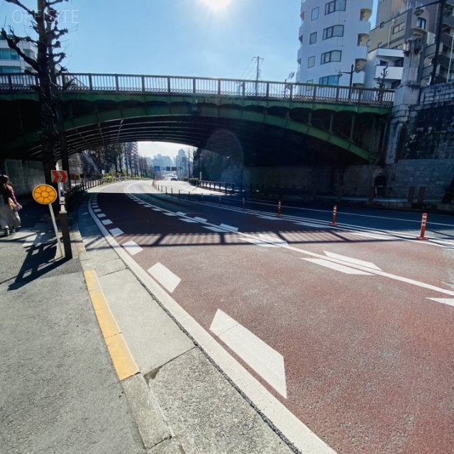 ジェントリー目白 ビル前面道路