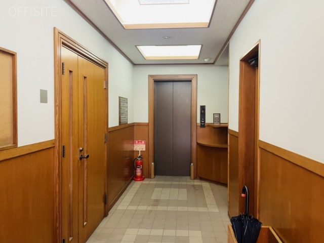 つり人社ビル　エントランス
