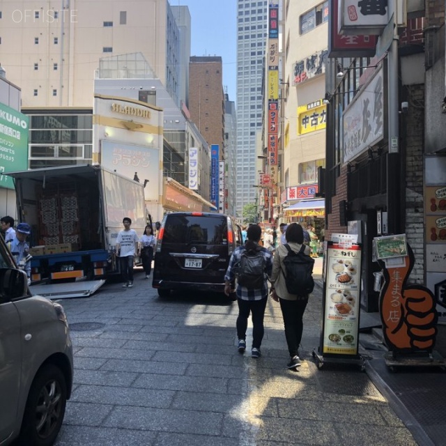 菊水ビル ビル前面道路