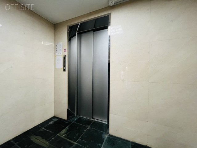 太田紙興新宿ビル エントランス