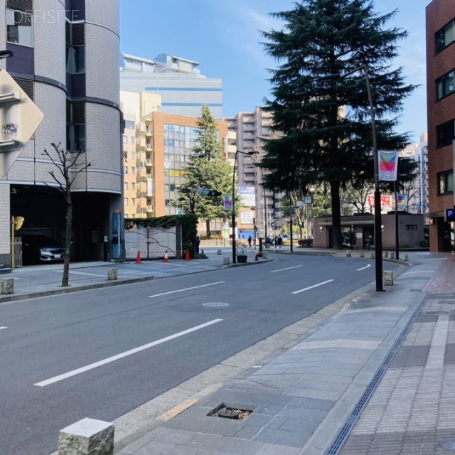 東京建物ファーレ立川ビル ビル前面道路